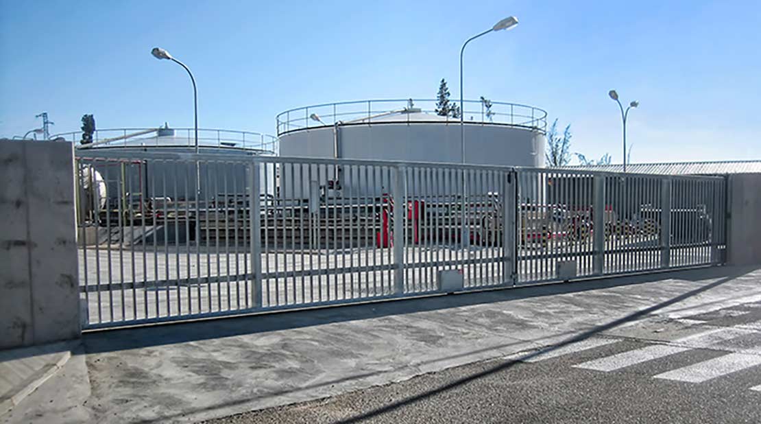 Puerta corredera industrial